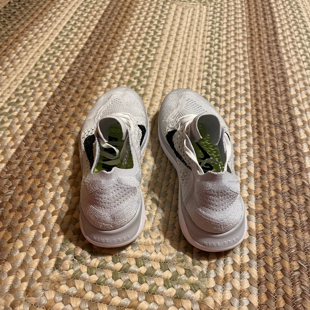 Ladies Nike fly knit sneakers - Picture 4 of 6